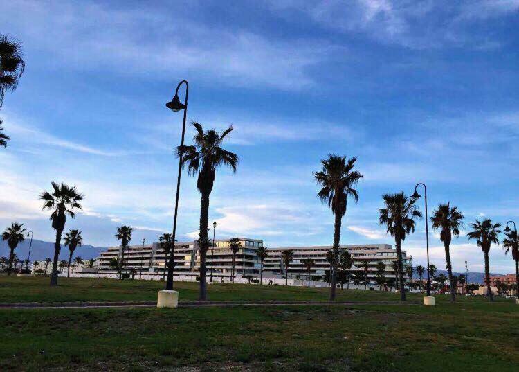 Apartamento Lujo, Primera Linea Playa, Garaje, Wifi, Piscina Climatizada Roquetas de Mar Bagian luar foto